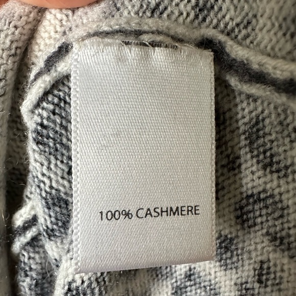 Saks Fifty Avenue 100% luxurious cashmere sleeveless sweater in leopard print - Picture 7 of 8